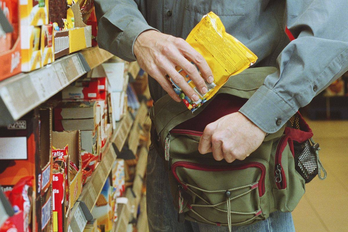 Кража товара в магазине